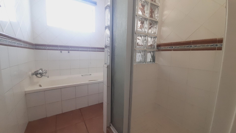 5 Bedroom Property for Sale in Ifafi North West